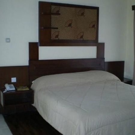 Sindang Reret Cikole Hotel Cicadas Exterior photo
